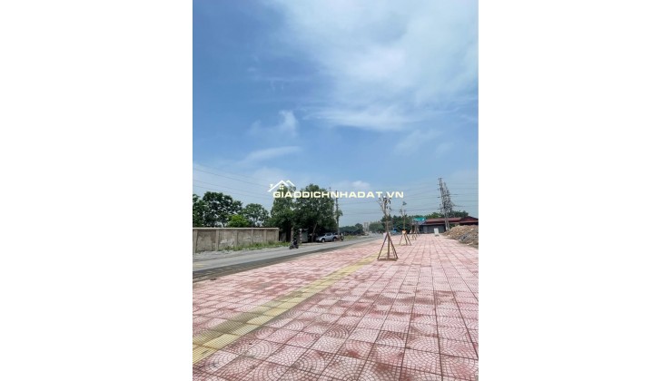 Đất nền , vẻ hè 11m, Không ép xây dựng - sát vách Đông Anh. Hà Nội
